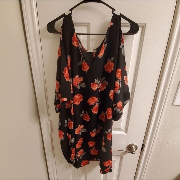 DEX red roses‎ floral cold shoulder tunic plus size 2X NEW!!!! - Picture 2 of 10